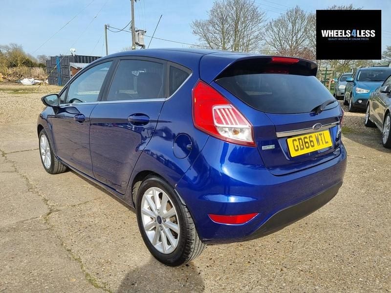 Used Ford Fiesta Titanium 100 HP (73 kW) 2017 Blue Hatchback