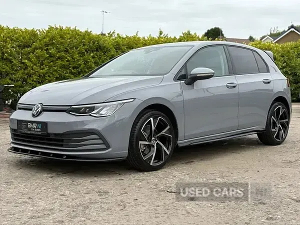 Begagnad VW Golf VIII Life 2022 Grå Halvkombi