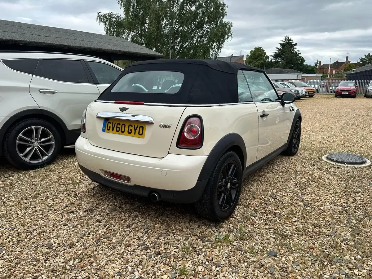 Used Mini ONE 98 HP (72 kW) 2011 White Hatchback