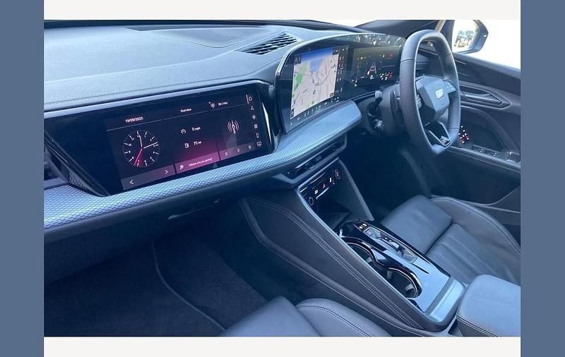 Used Audi Q5 Advanced 204 HP (150 kW) 2025 Navarra blue SUV