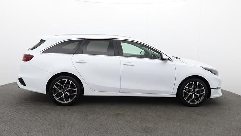 Used Kia Ceed 2022 White Hatchback