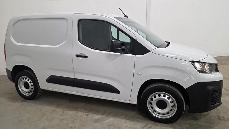 Used Peugeot Partner Premium 131 HP (96 kW) 2023 White MPV