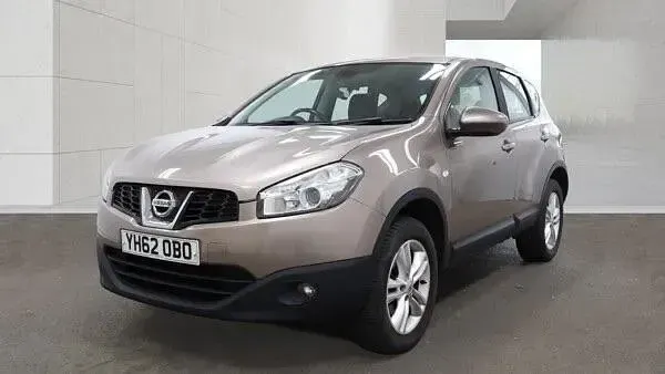 Used Nissan Qashqai Acenta 117 HP (86 kW) 2012 Beige SUV
