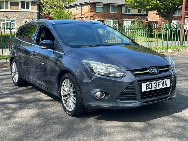 Used Ford Focus Zetec 125 HP (91 kW) 2013 Grey Estate