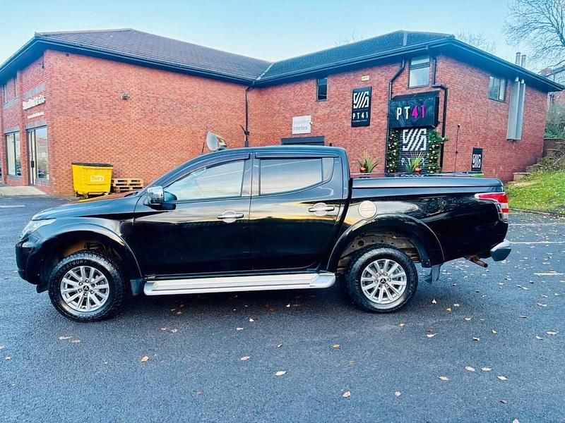 Used Mitsubishi L200 178 HP (130 kW) 2018 Black Pickup