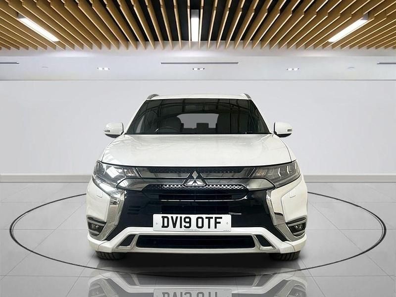 Used Mitsubishi Outlander P-HEV 209 HP (153 kW) 2019 White SUV