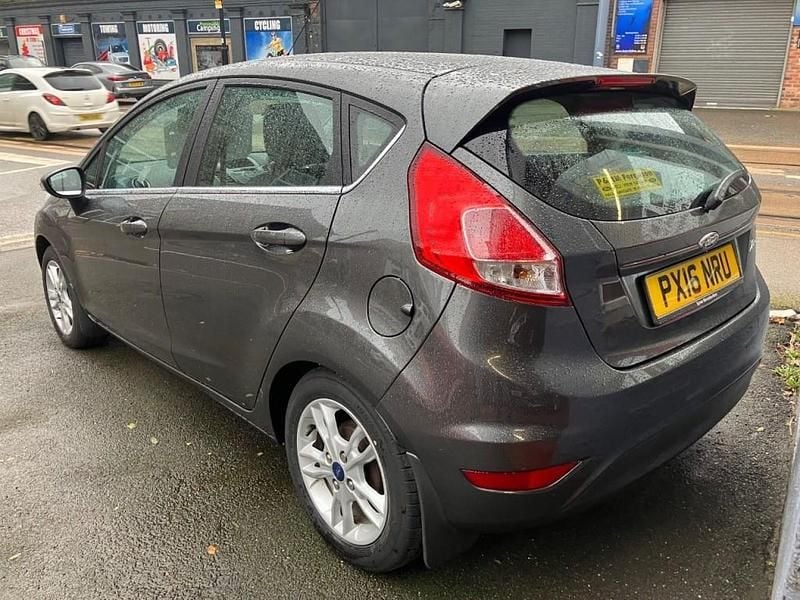 Used Ford Fiesta Zetec 75 HP (55 kW) 2016 Grey Hatchback