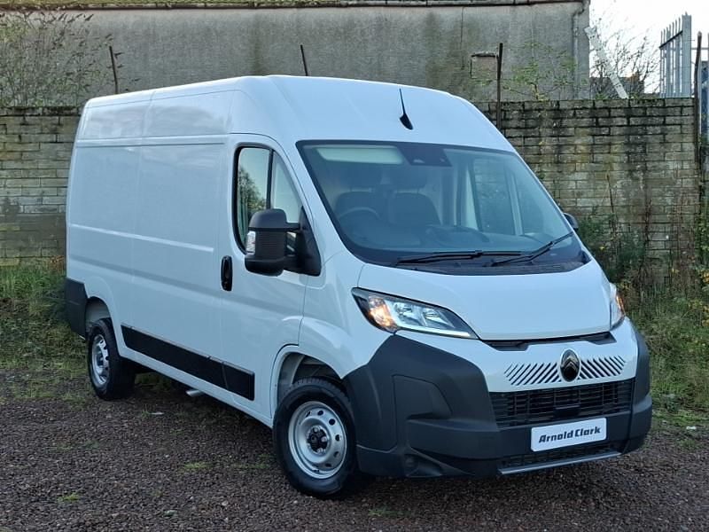 White New 2025 Citroën Relay Van | £22,998 (Fair price) - Image 1/4
