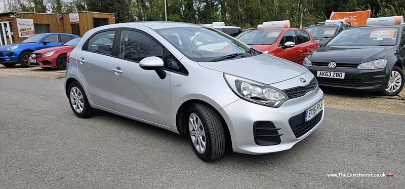 Used Kia Rio 85 HP (62 kW) 2016 Silver Hatchback