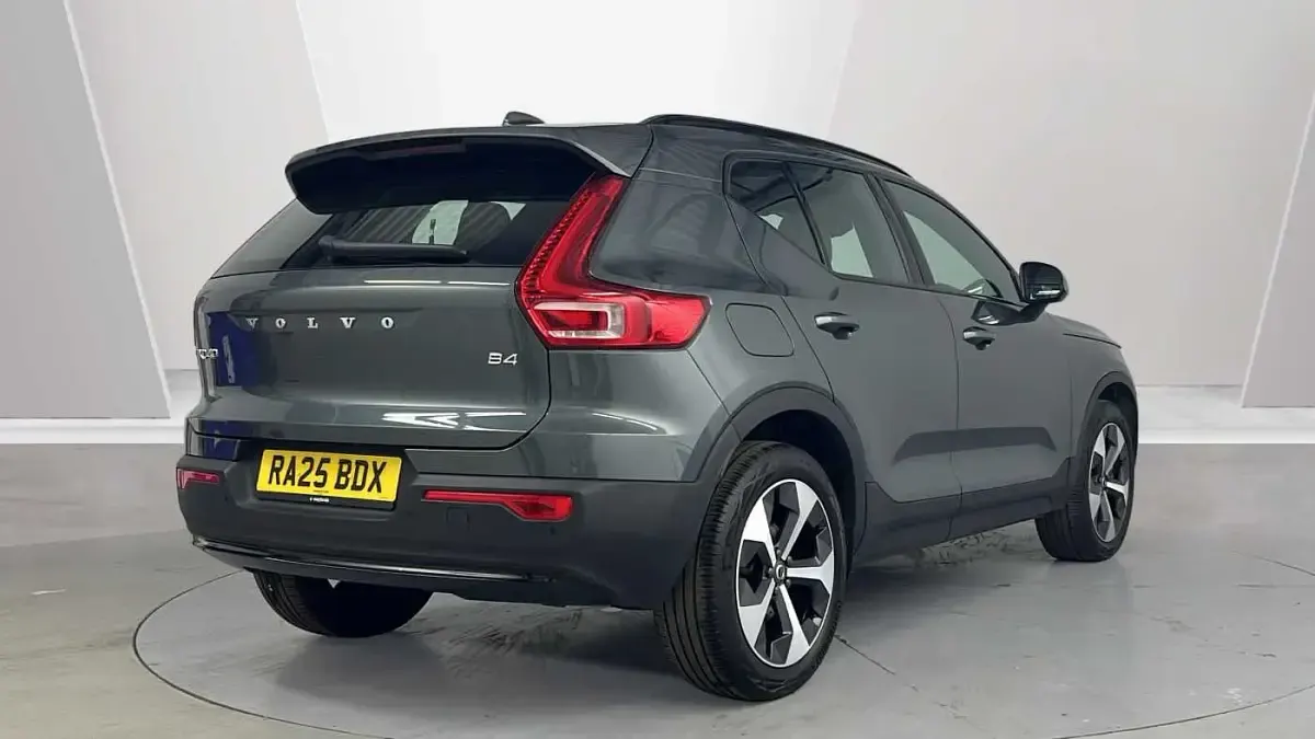 Used Volvo XC40 Plus 194 HP (142 kW) 2025 Green SUV