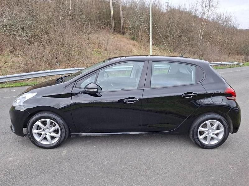 Used Peugeot 208 Active 82 HP (60 kW) 2018 Black Hatchback