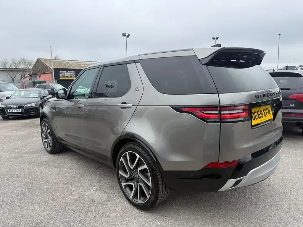 Used Land Rover Discovery 5 HSE Luxury 2019 Silicon silver SUV