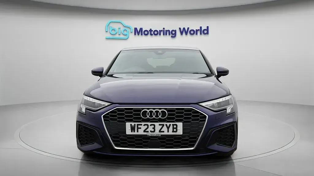 Second-hand Audi A3 Sportback S-Line 110 CP (80 kW) 2023 Albastru Hatchback