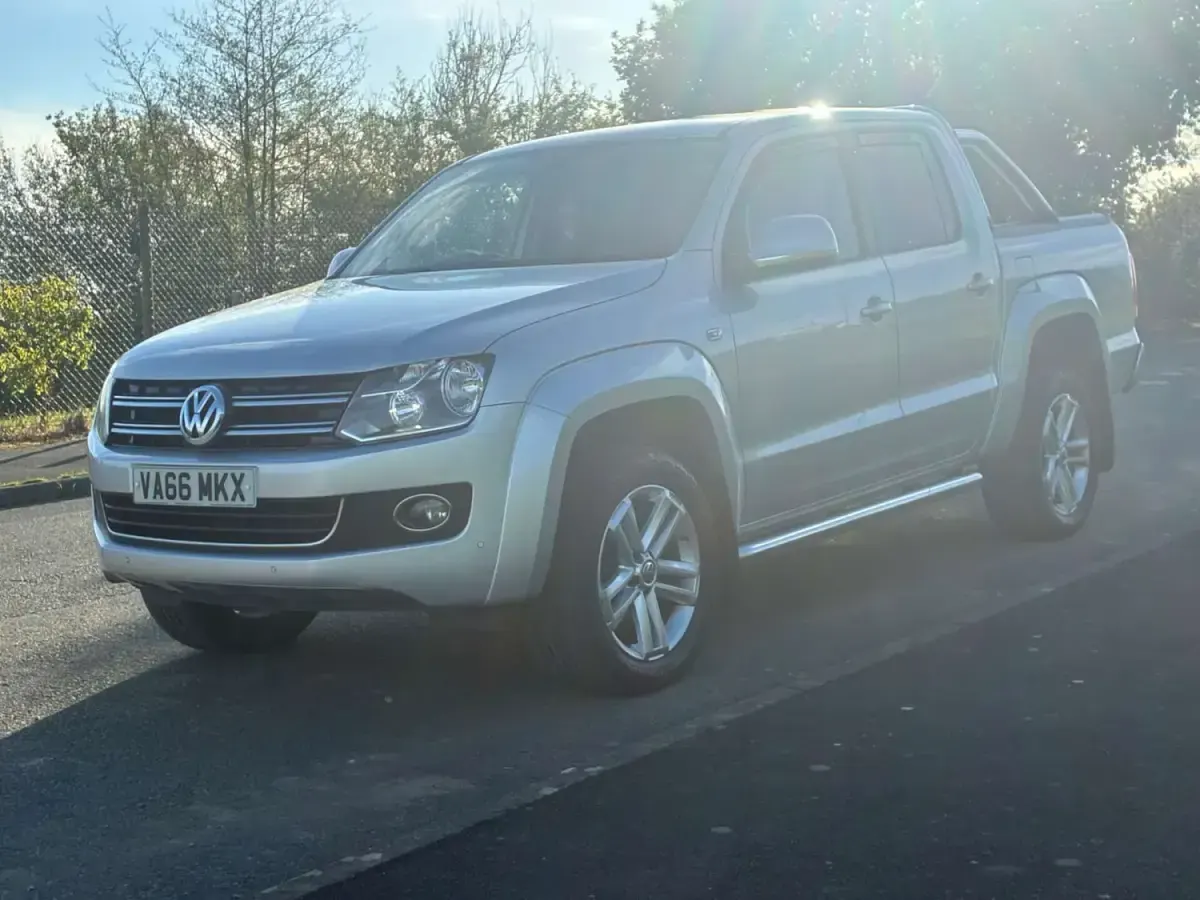 Begagnad VW Amarok Highline 180 HK (132 kW) 2016 Silver Pickup