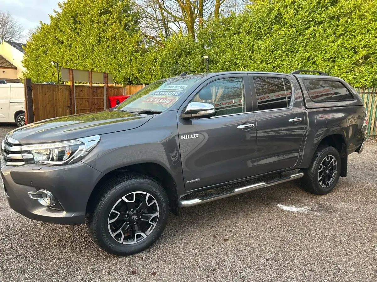 Second-hand Toyota HiLux 150 CP (110 kW) 2017 Gri Pickup