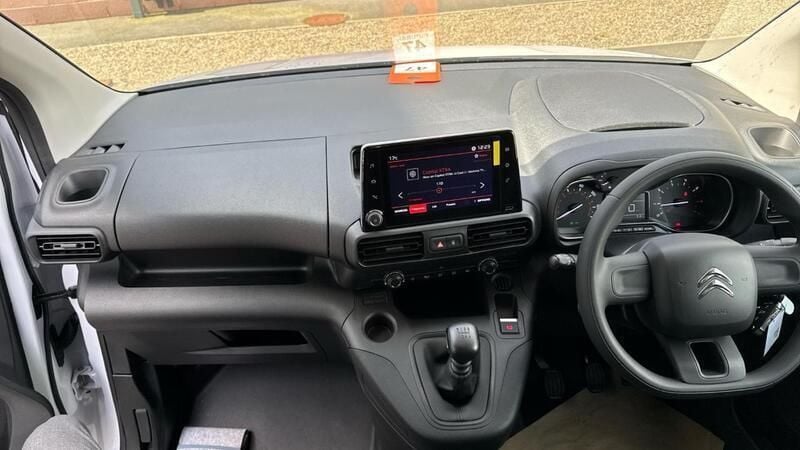 White New 2024 Citroën Berlingo MPV | £15,695 (Good price) - Image 1/4