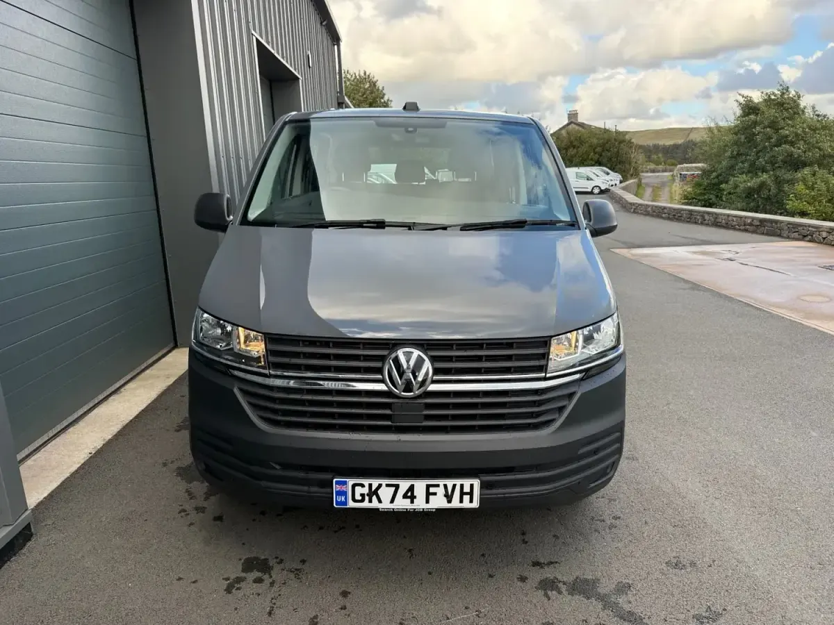 Begagnad VW Transporter Startline 2024 Grå Van