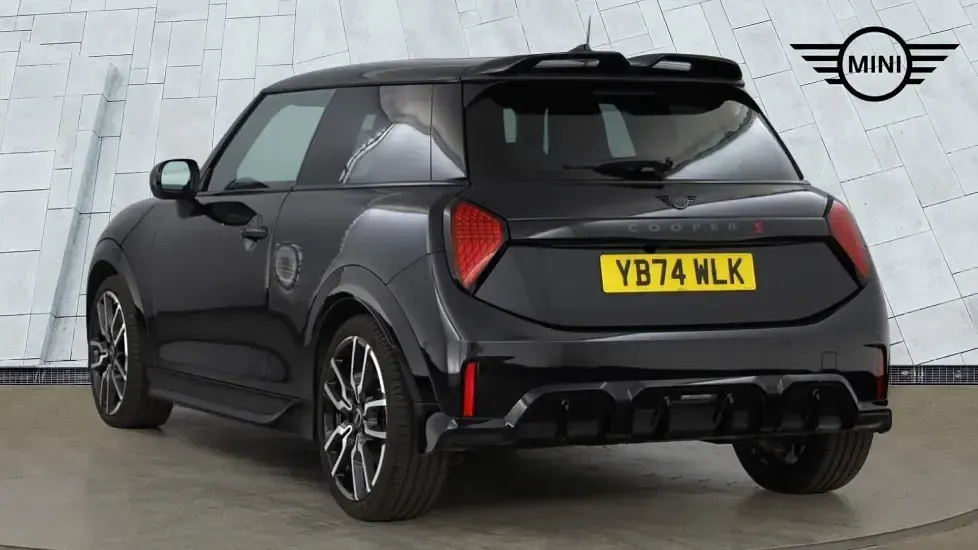 Used Mini Cooper S Hatch 201 HP (147 kW) 2025 Black Hatchback