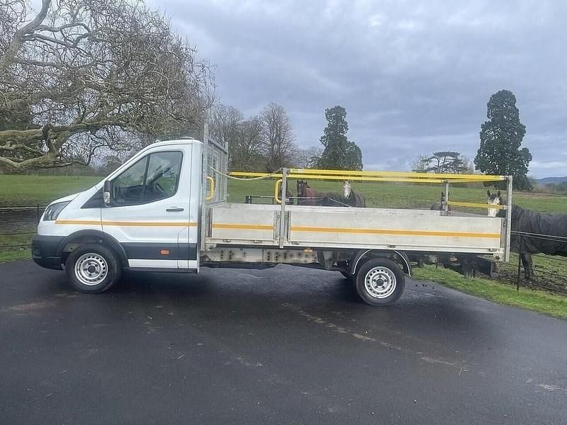 Begagnad Ford Transit 130 HK (95 kW) 2023 Vit Cab