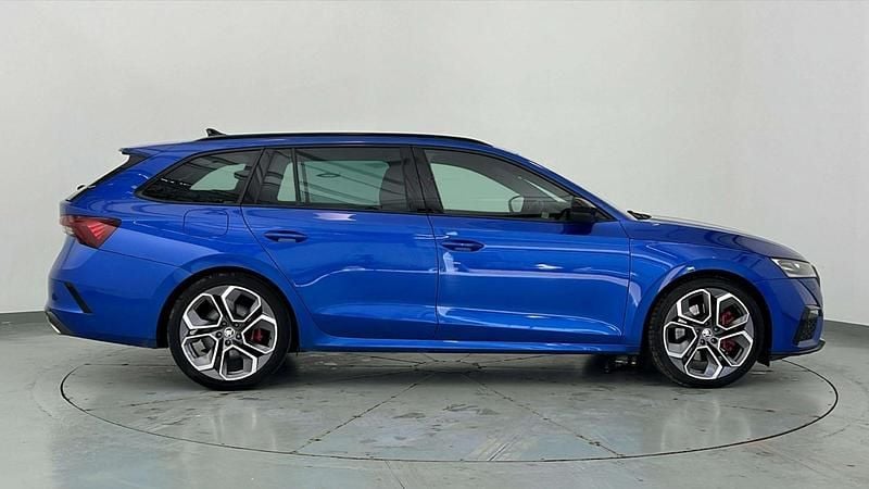 Used Skoda Octavia vRS 245 HP (180 kW) 2021 Blue Estate