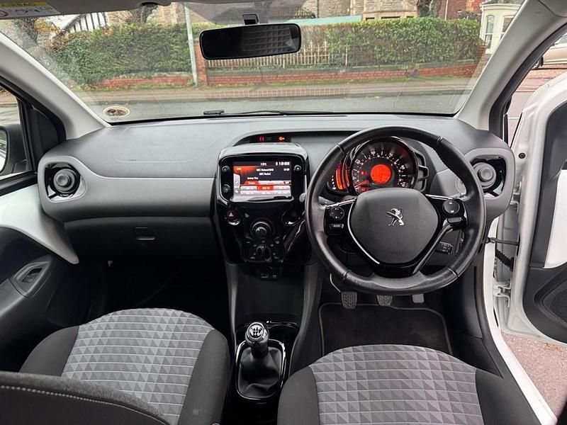 Used Peugeot 108 Allure 72 HP (52 kW) 2021 White Hatchback