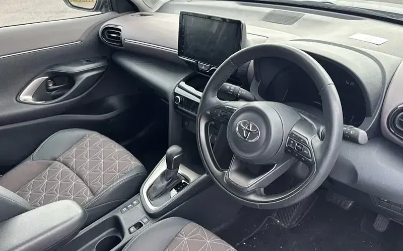 Used Toyota Yaris Cross 116 HP (85 kW) 2024 Silver SUV