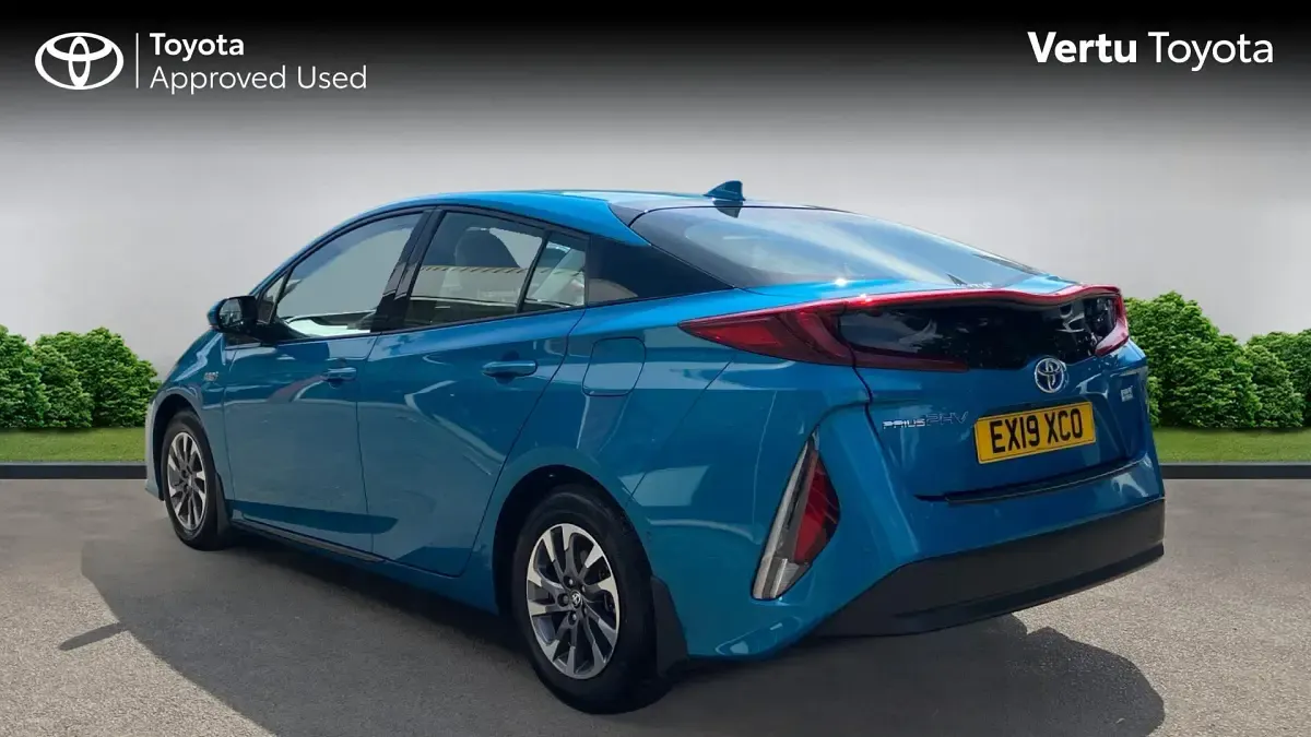 Used Toyota Prius 122 HP (89 kW) 2019 Blue Hatchback
