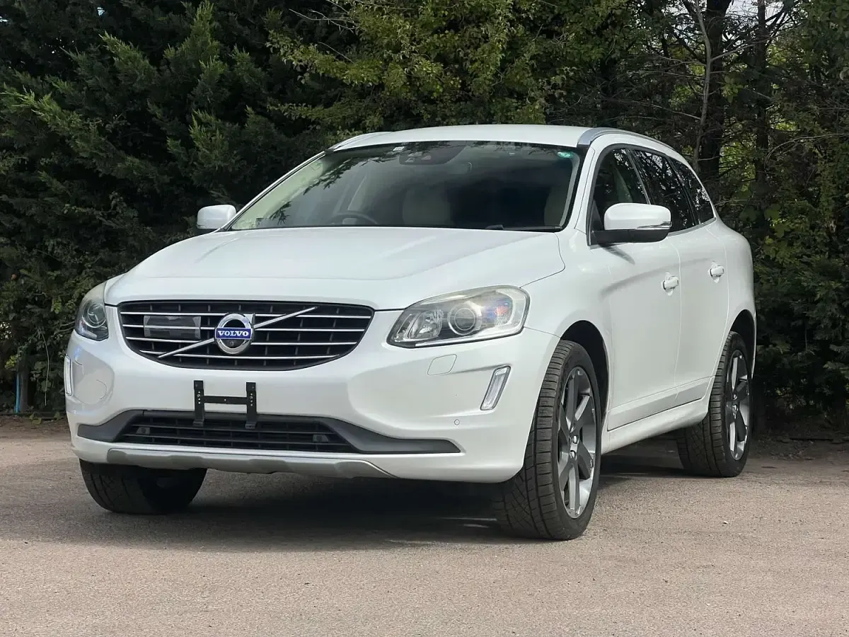 Used Volvo XC60 SE 190 HP (139 kW) 2015 White SUV
