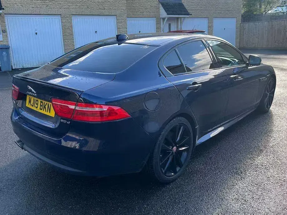Used Jaguar XE R-Sport 180 HP (132 kW) 2019 Blue Sedan