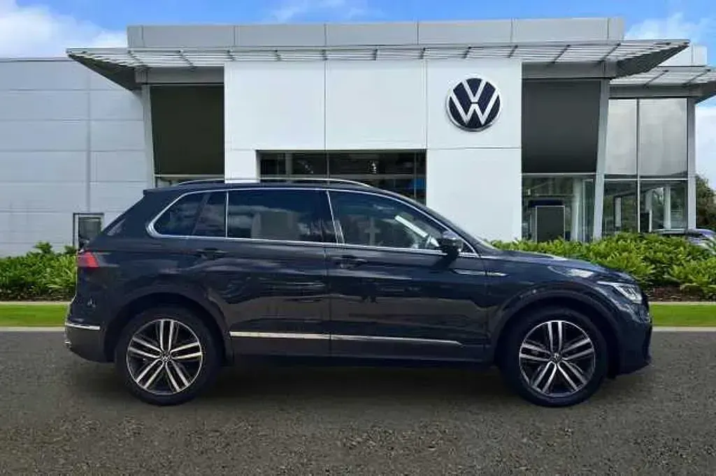 Used VW Tiguan Elegance 150 HP (110 kW) 2023 Grey SUV