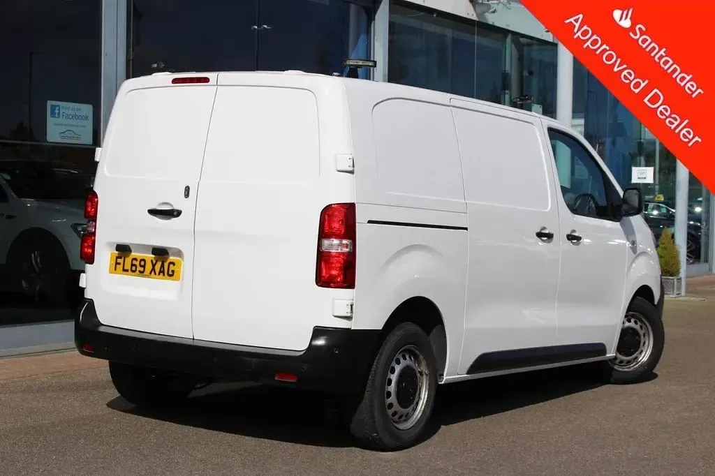 Used Vauxhall Vivaro Edition 100 HP (73 kW) 2019 White MPV
