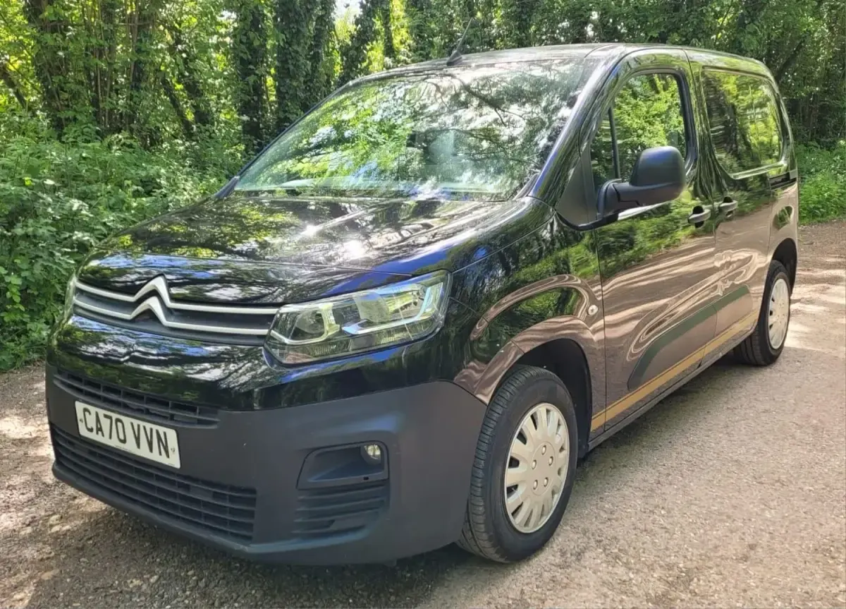Used Citroën Berlingo Start 75 HP (55 kW) 2021 Black MPV