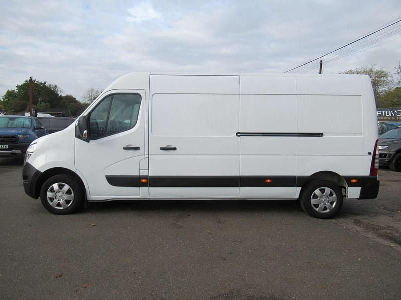 Used Nissan Interstar Acenta 135 HP (99 kW) 2022 White Van