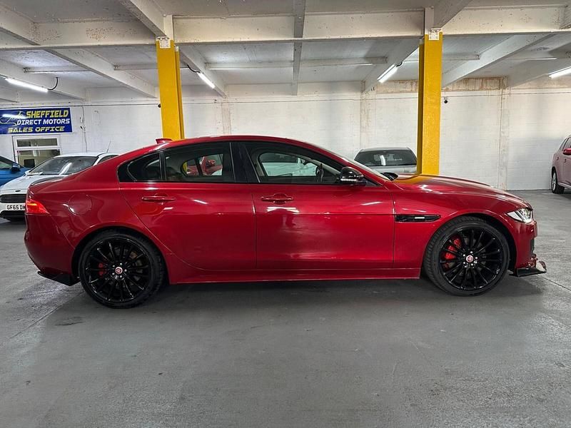Usado Jaguar XE R-Sport 2016 Vermelho Sedan