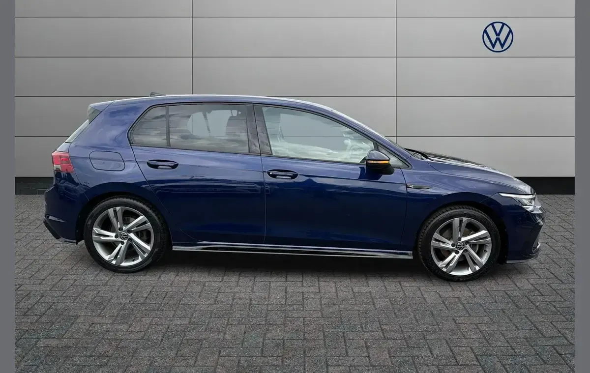 Used VW Golf VIII R-line 147 HP (108 kW) 2023 Blue Hatchback