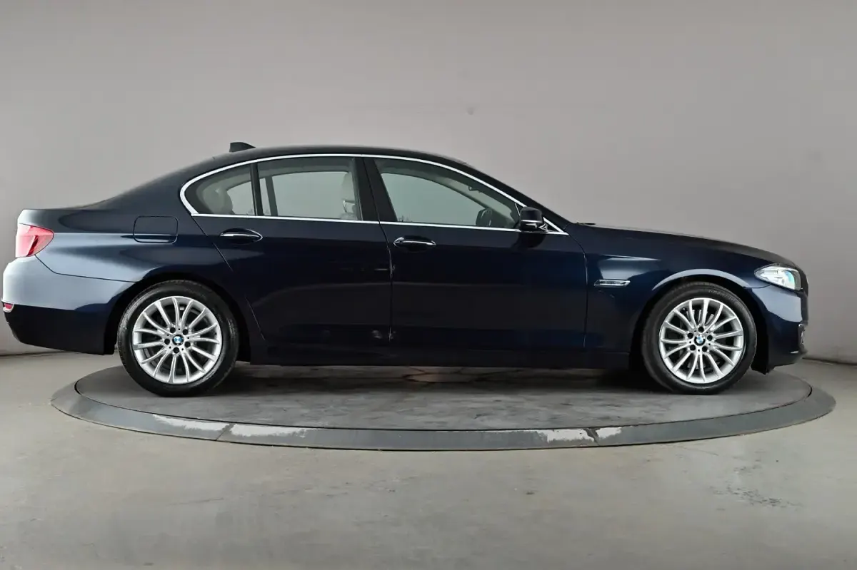 Used BMW 528 Luxury Line 245 HP (180 kW) 2016 Blue Sedan