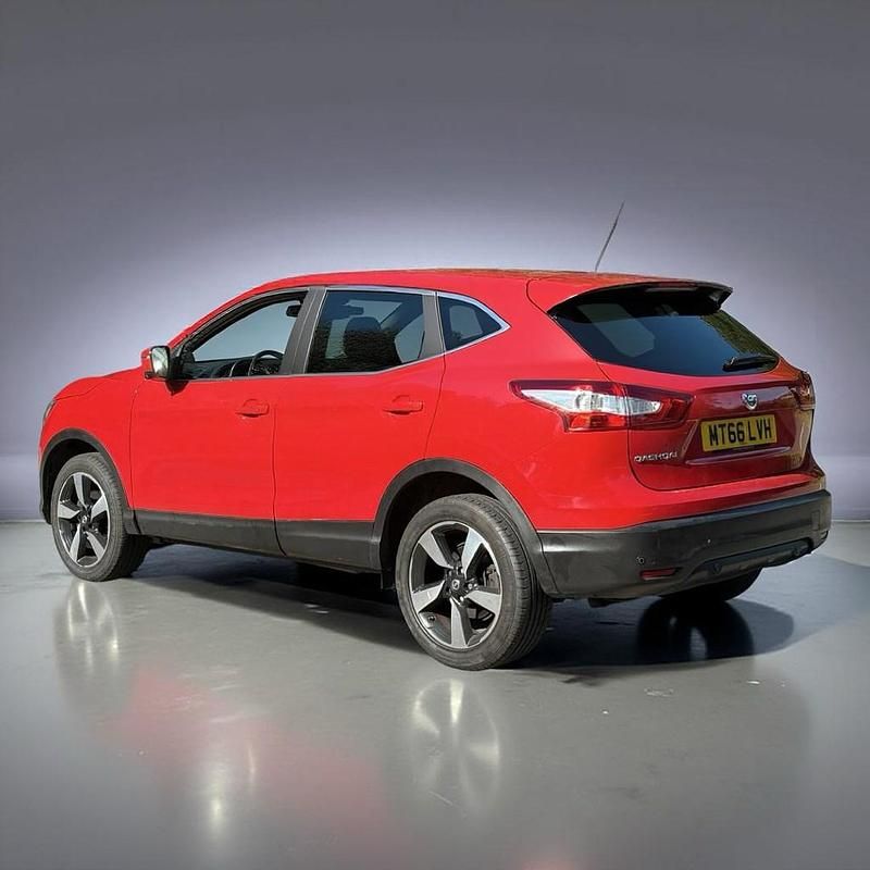 Used Nissan Qashqai N-Connecta 2016 Red SUV