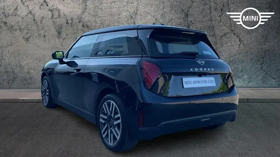 Used Mini Cooper Hatch 133 kW (181 HP) 2024 Black Hatchback