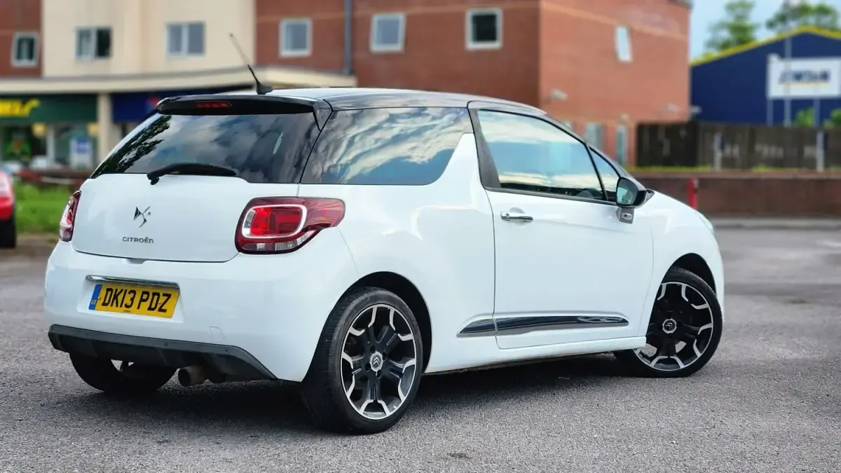 Usado Citroën DS3 120 HP (88 kW) 2013 Branco Citadino