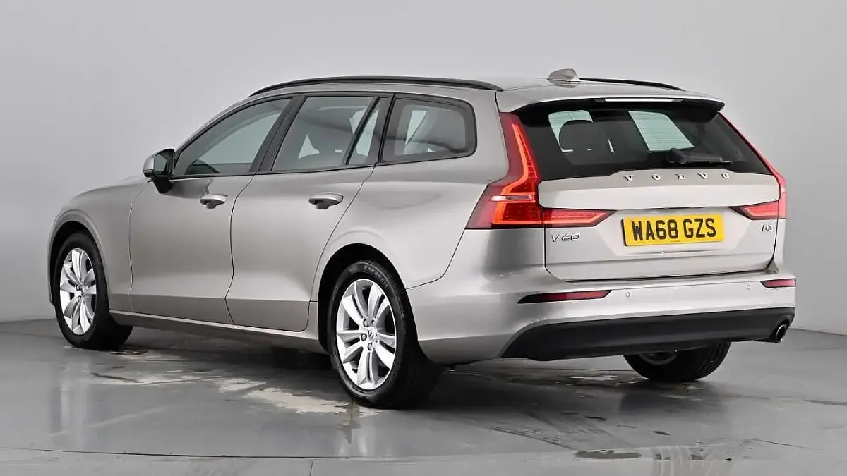 Usado Volvo V60 Momentum 150 HP (110 kW) 2018 Cinzento Carrinha