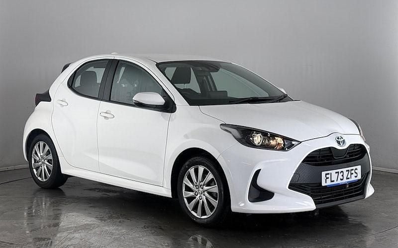 Used 2025 Toyota Yaris Hybrid Hatchback | £17,000 (Super price) - Image 1/3