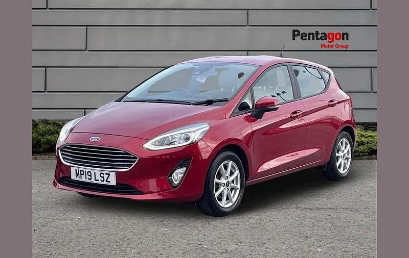 Used Ford Fiesta Zetec 99 HP (72 kW) 2019 Red Hatchback