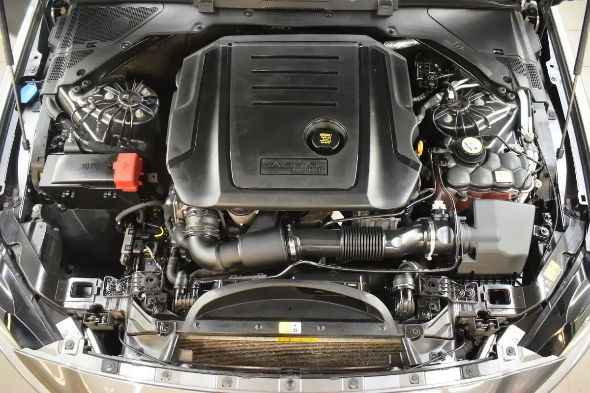 Used Jaguar XE Portfolio 180 HP (132 kW) 2015 Grey Sedan