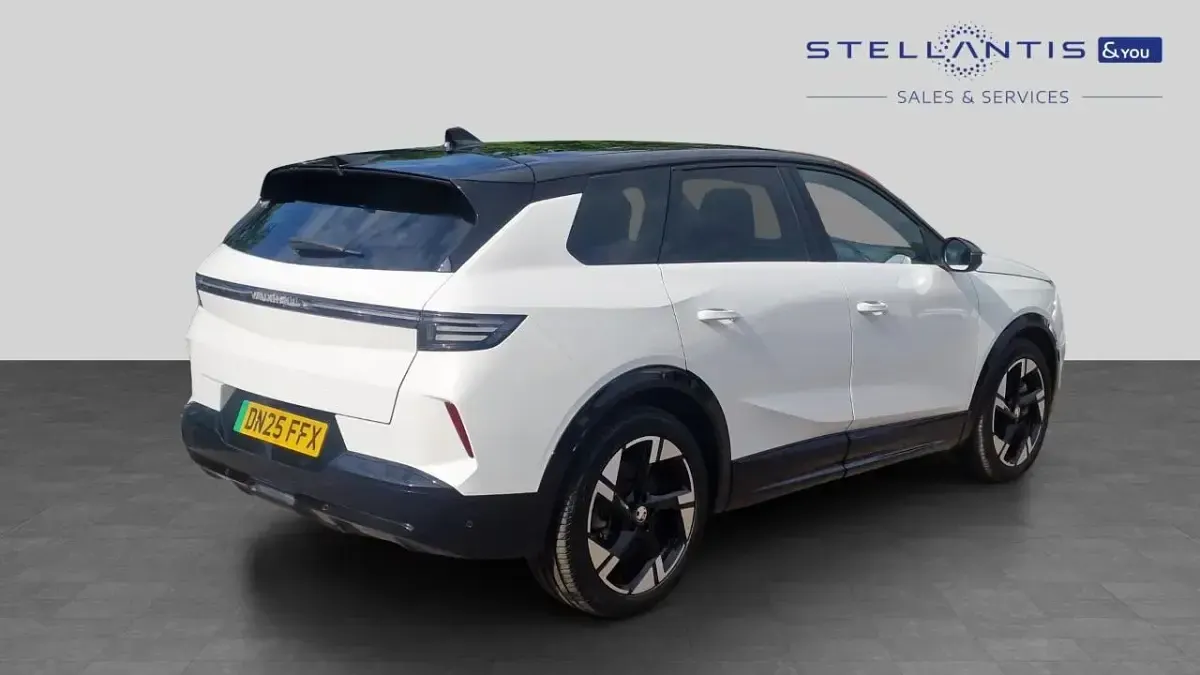 Second-hand Vauxhall Grandland Ultimate 154 kW (210 CP) 2025 Alb SUV
