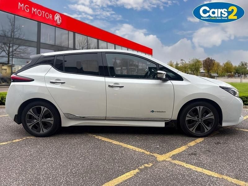 Used Nissan Leaf Tekna 110 kW (150 HP) 2018 White Hatchback