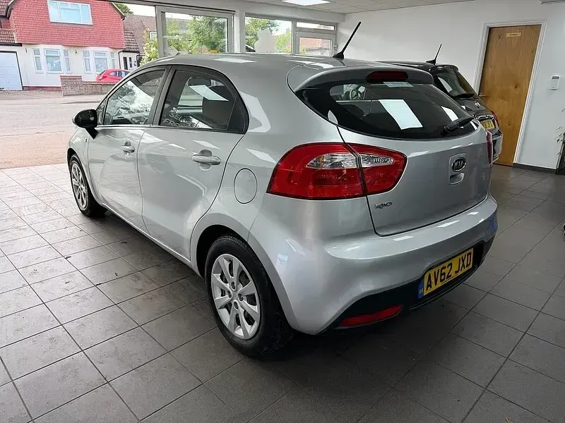 Used Kia Rio Air 84 HP (61 kW) 2012 Silver Hatchback