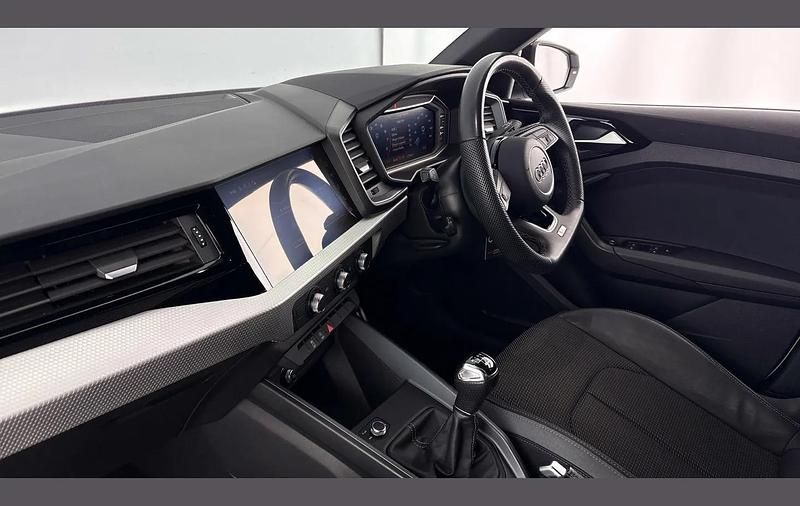 Used Audi A1 Black Edition 94 HP (69 kW) 2023 White SUV