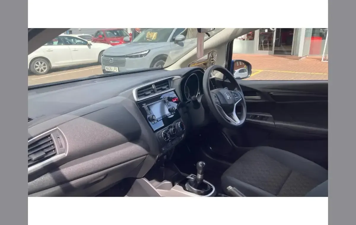 Used Honda Jazz S 102 HP (75 kW) 2016 Blue Hatchback