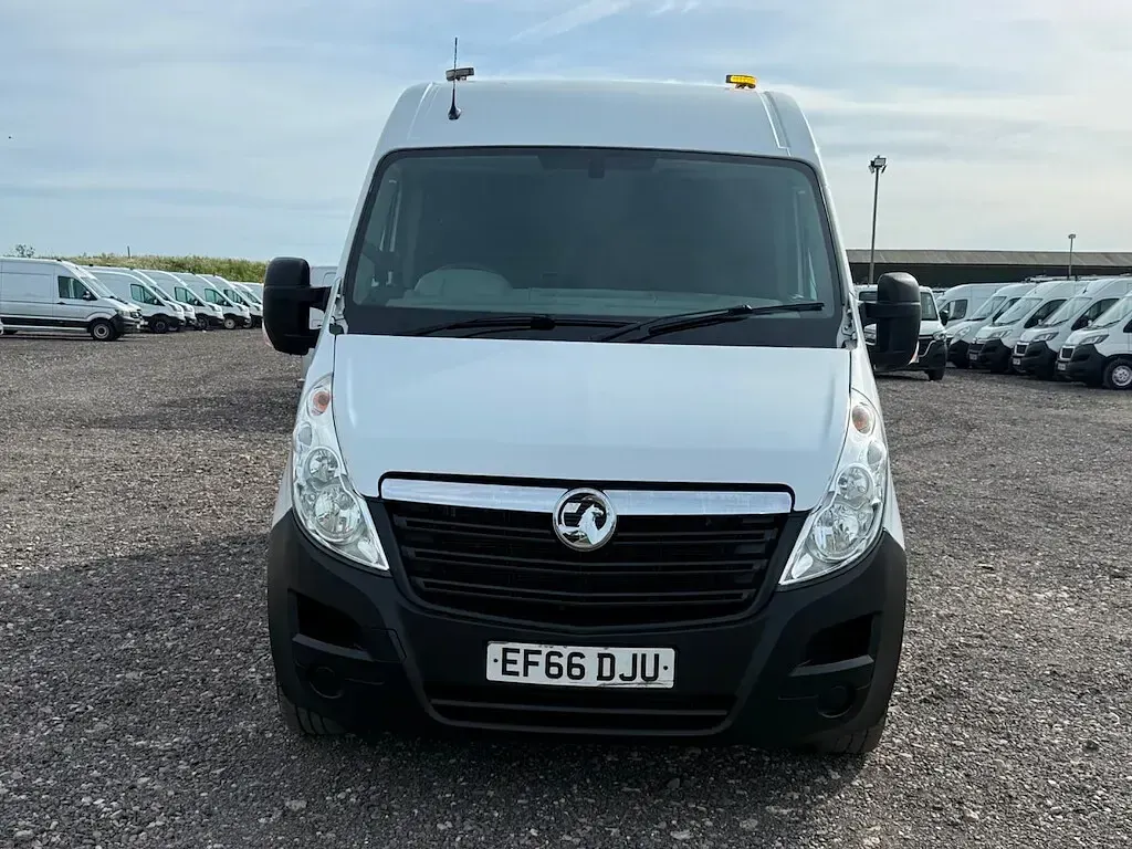 Used Vauxhall Movano 130 HP (95 kW) 2016 White MPV