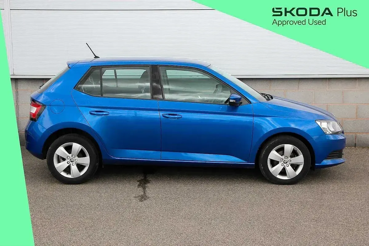 Used Skoda Fabia SE 94 HP (69 kW) 2018 Race blue metallic Hatchback